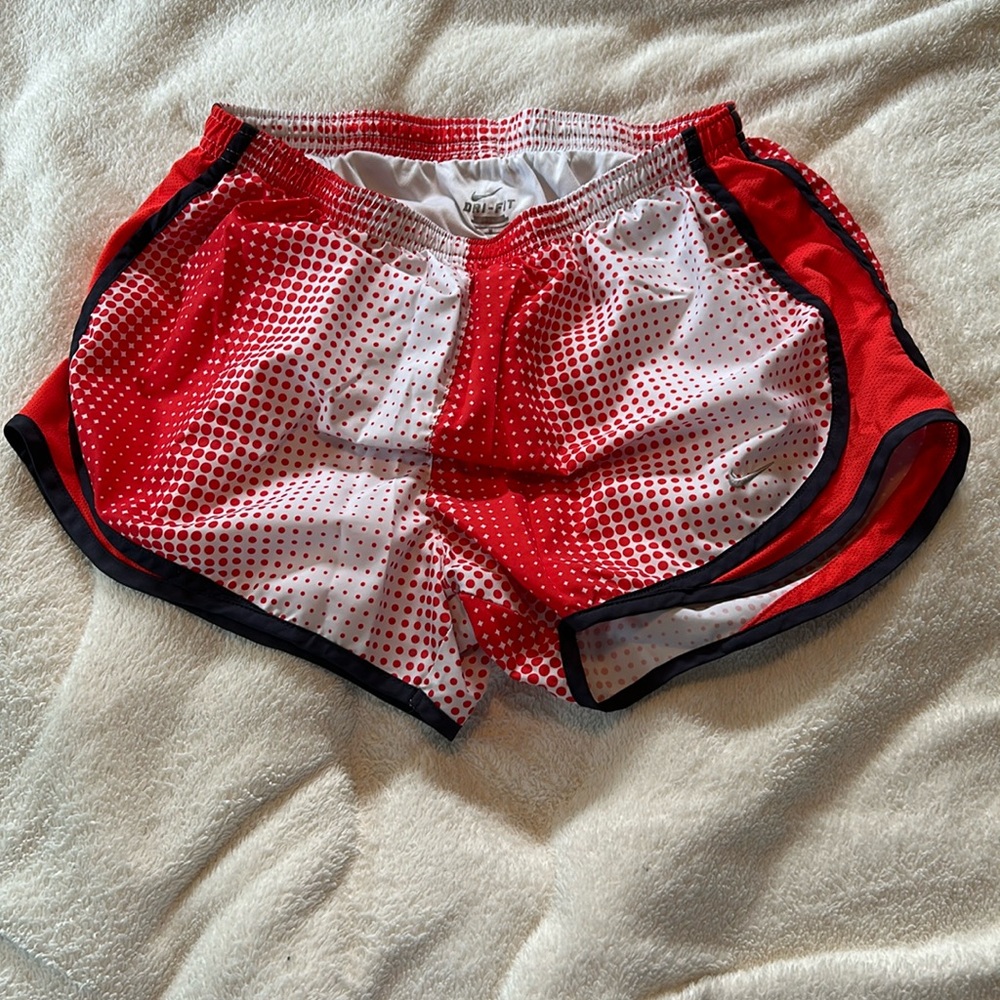 Nike Dri-Fit Women’s Workout Gym shorts Red Dot design M polyester